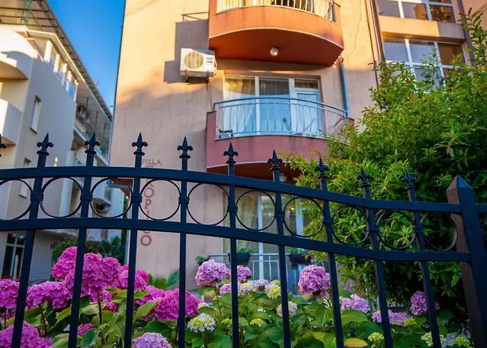 Ar Luxury アパート